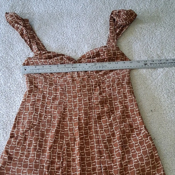 Elegant Brown Patterned Mini Dress - Picture 3 of 7